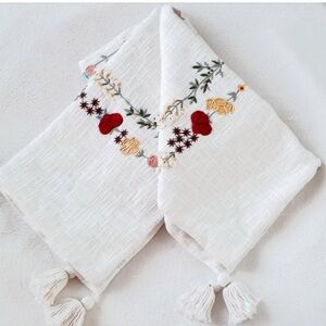 Bee & Willow White Summer Throw Blanket Floral Embroidered tassels 50” x 60”